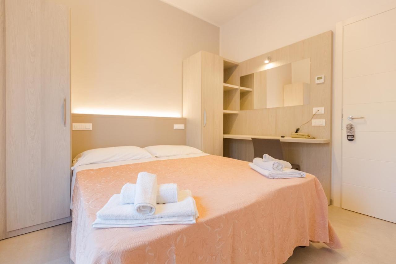 Hotel Altamarea Misano Adriatico Esterno foto