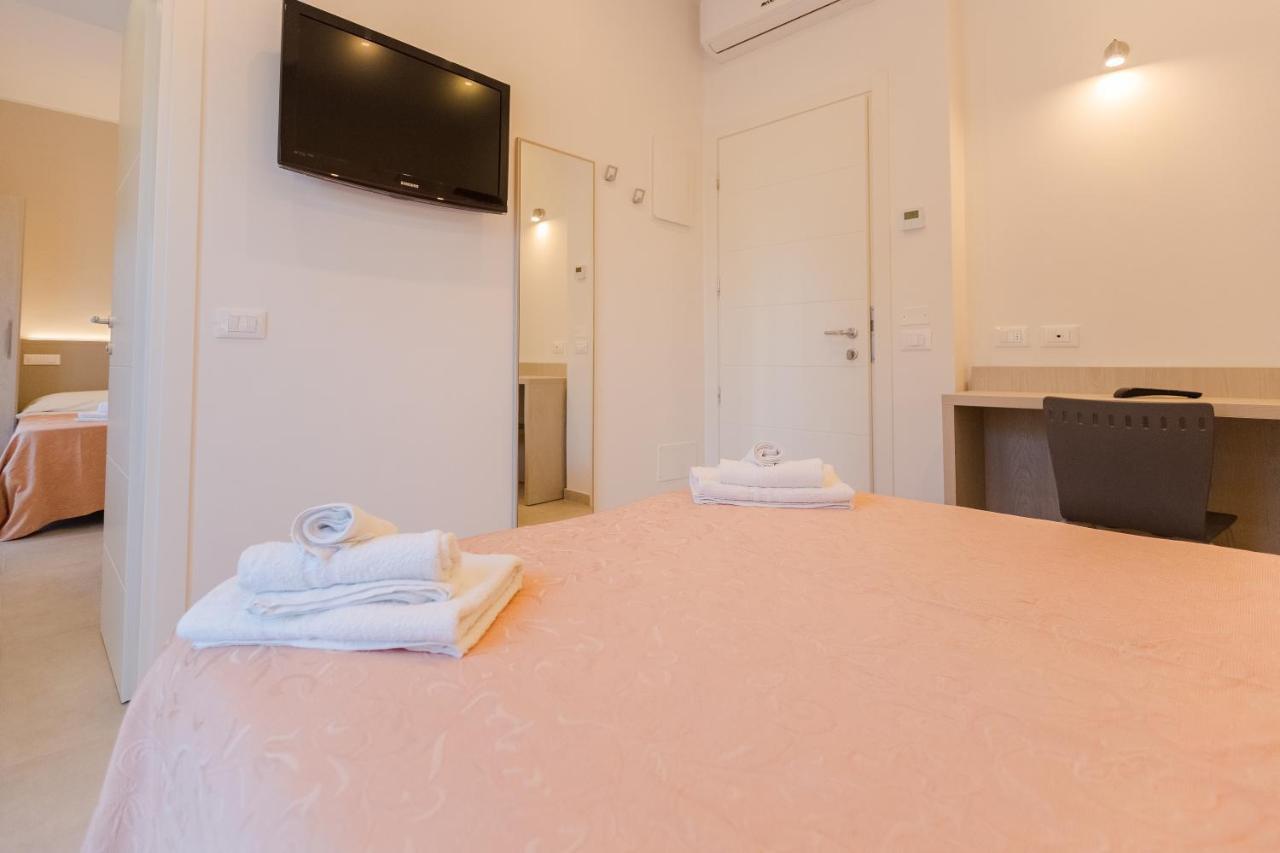 Hotel Altamarea Misano Adriatico Esterno foto