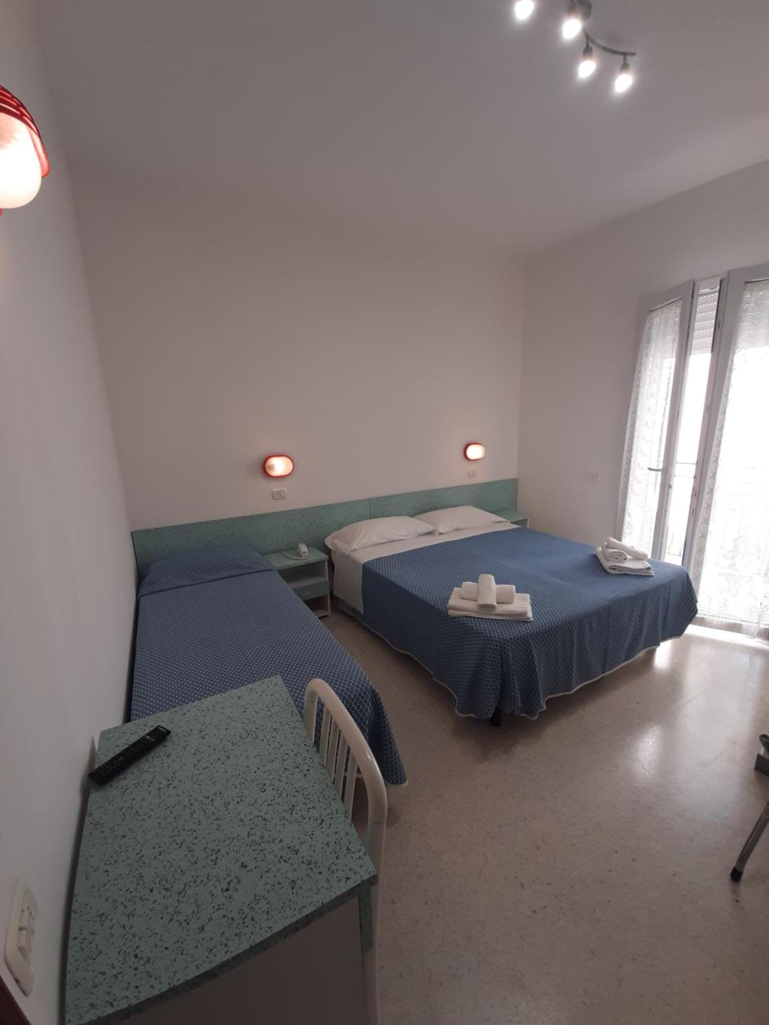 Hotel Altamarea Misano Adriatico Esterno foto