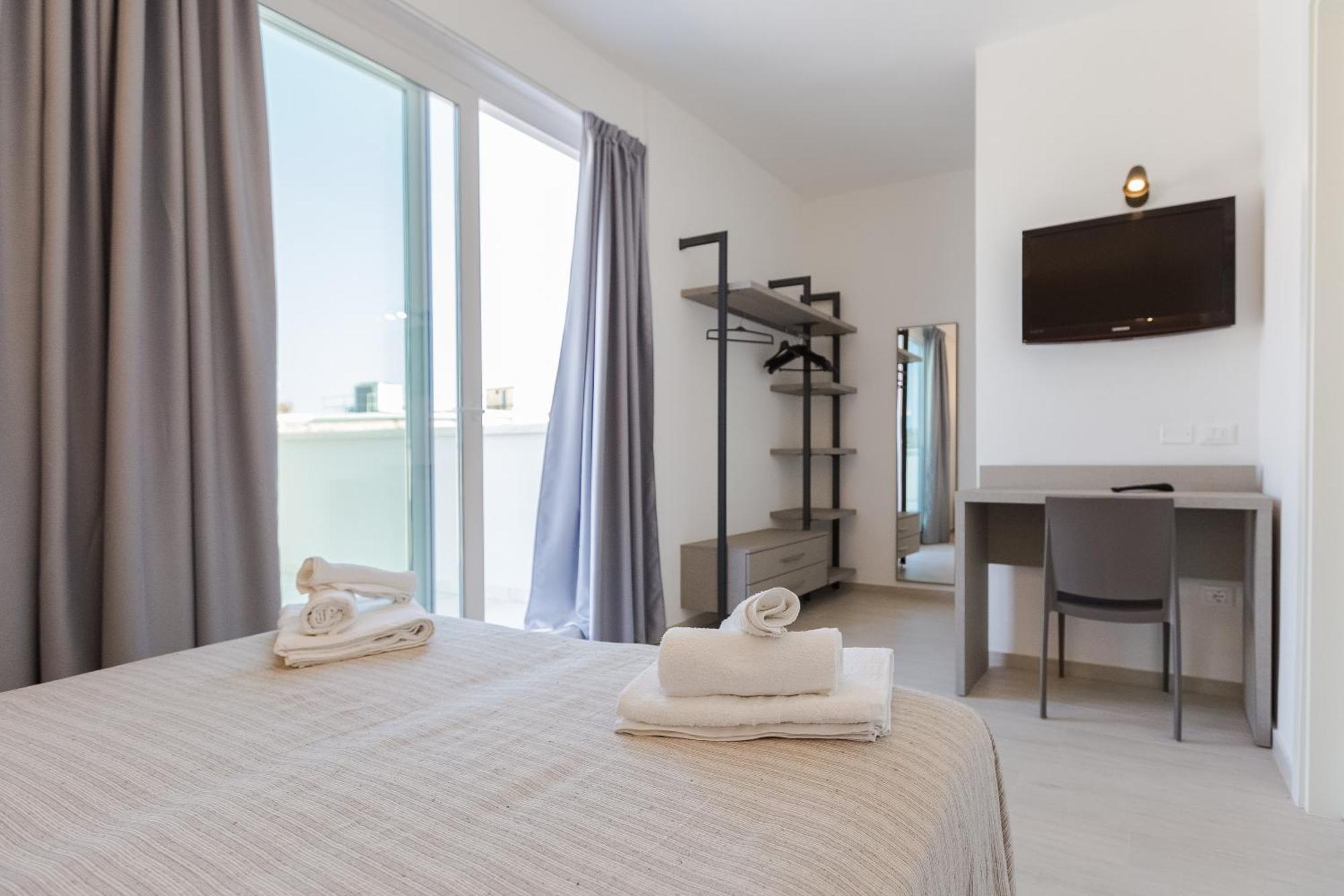 Hotel Altamarea Misano Adriatico Esterno foto